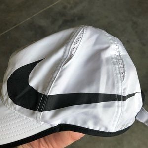 White Nike Featherlight DRI-FIT hat